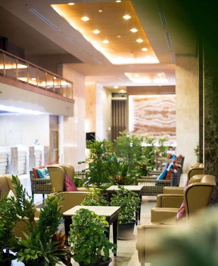 Grand Howard Hotel Банкок Екстериор снимка