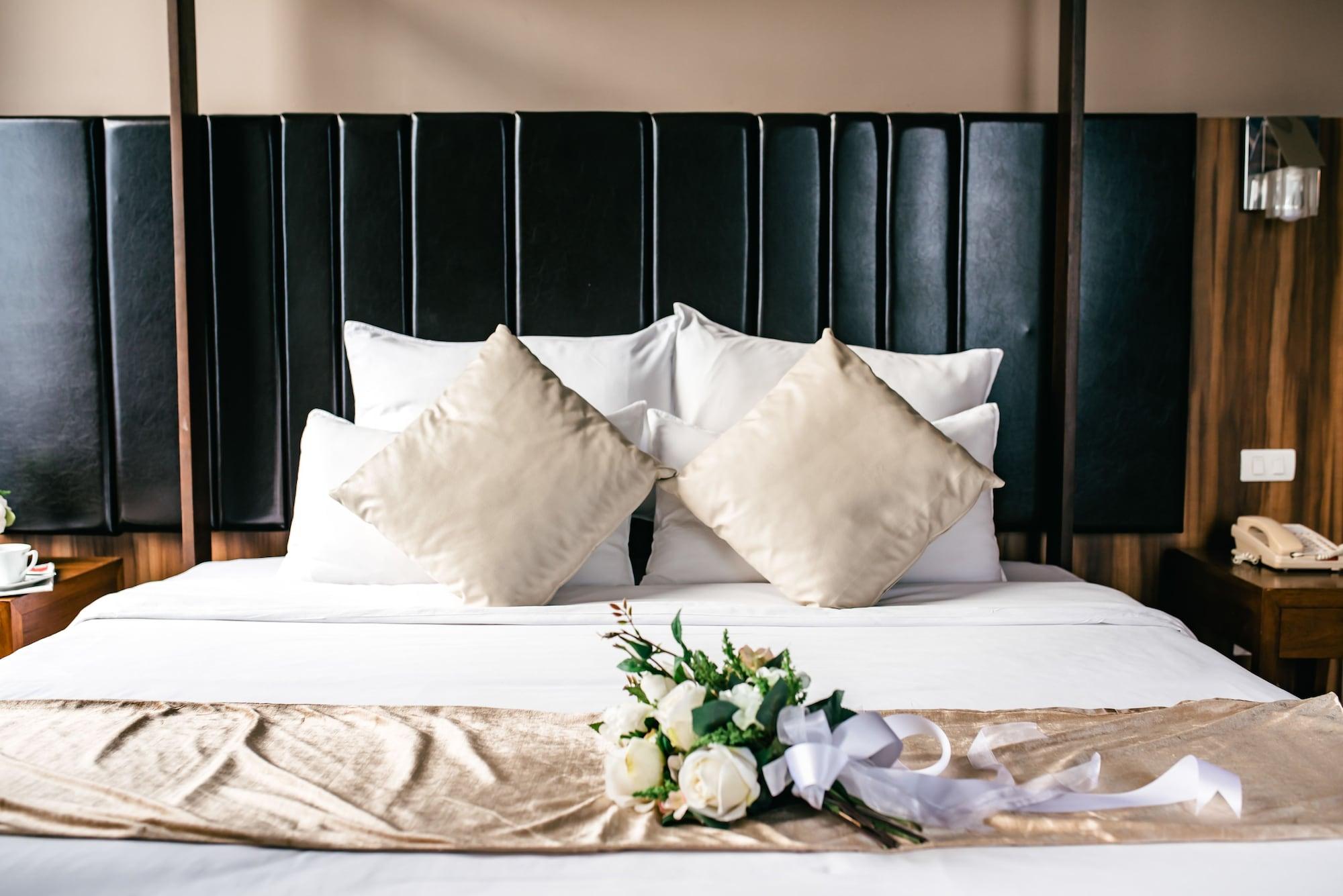 Grand Howard Hotel Банкок Екстериор снимка