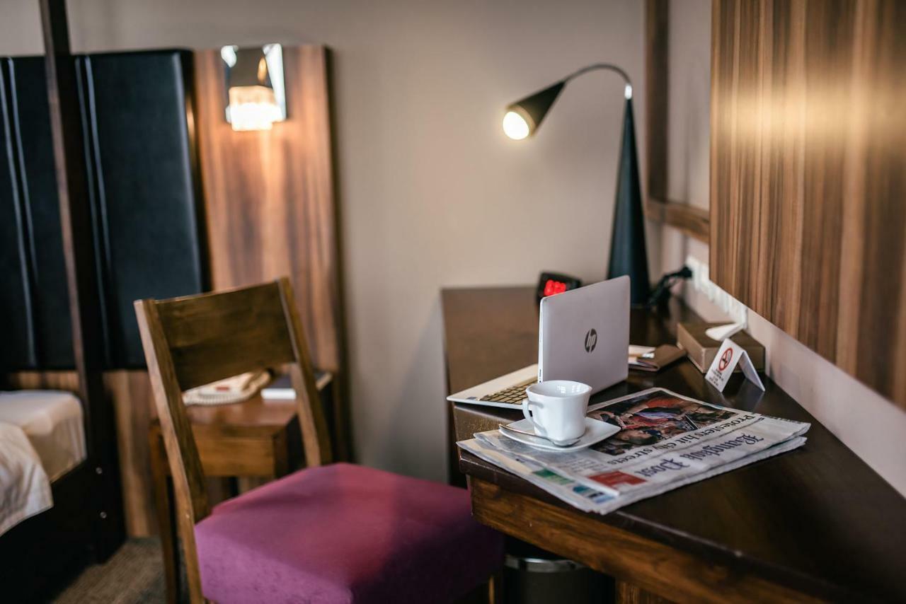 Grand Howard Hotel Банкок Екстериор снимка