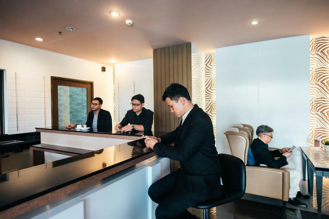 Grand Howard Hotel Банкок Екстериор снимка