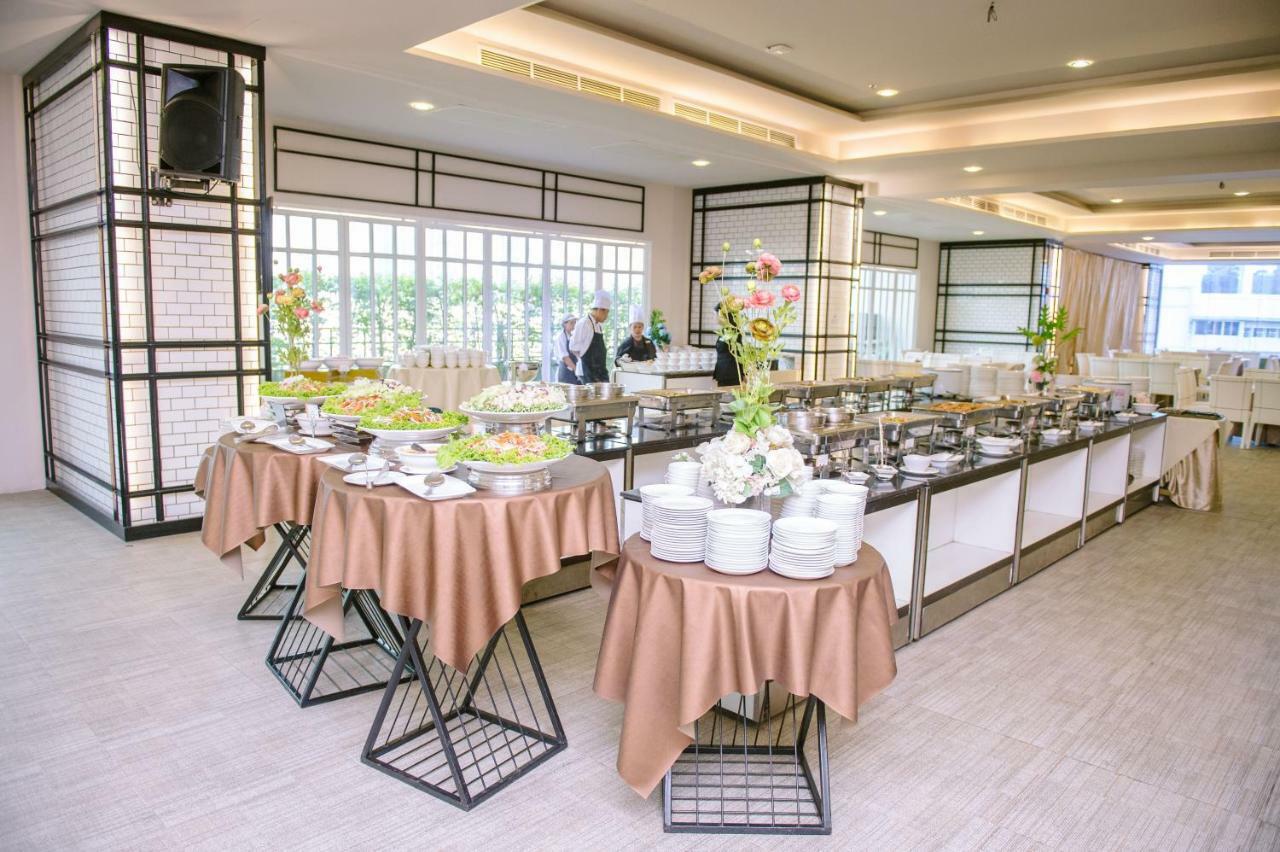 Grand Howard Hotel Банкок Екстериор снимка