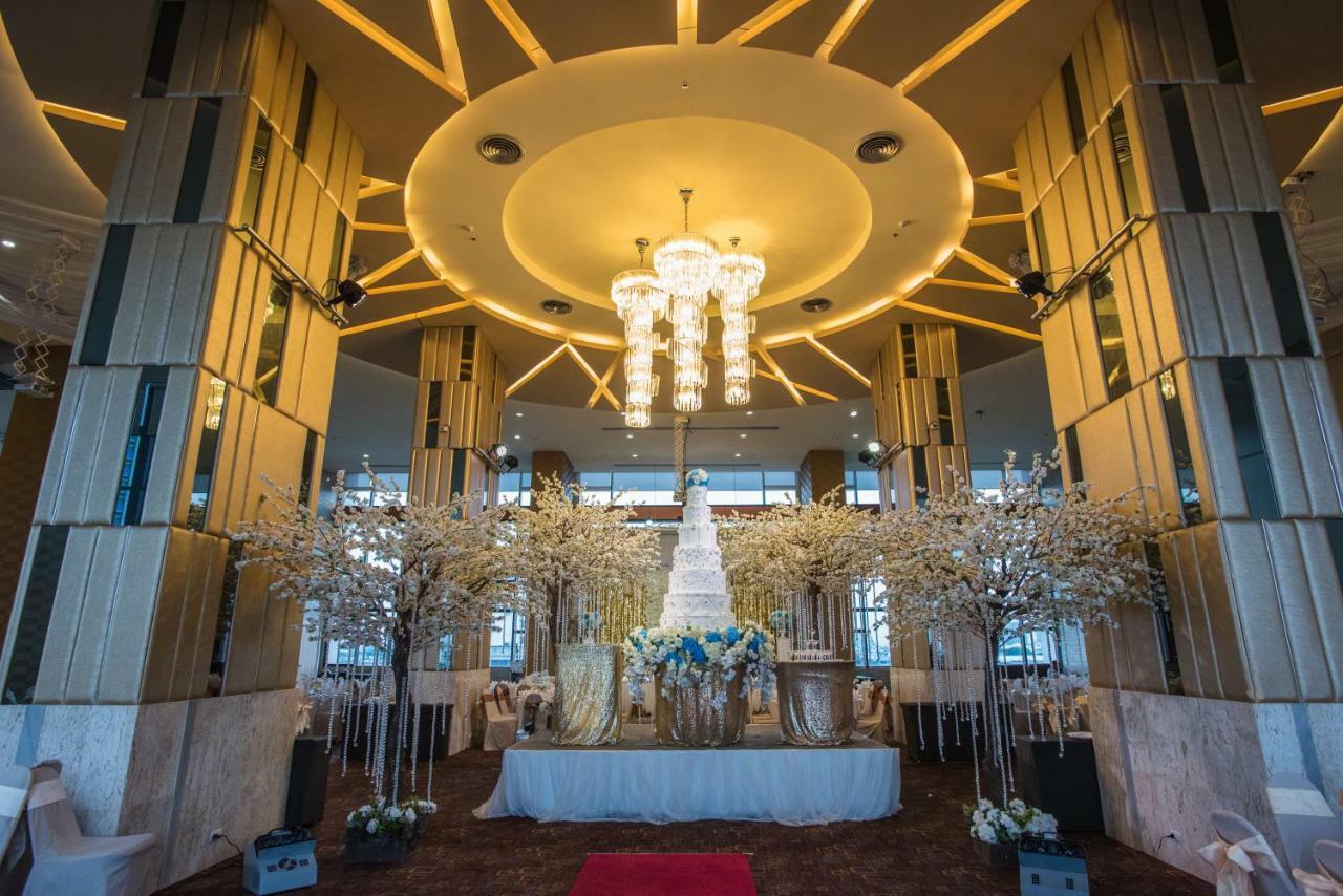 Grand Howard Hotel Банкок Екстериор снимка