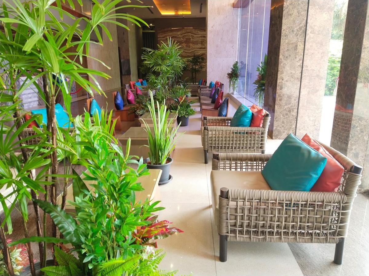 Grand Howard Hotel Банкок Екстериор снимка