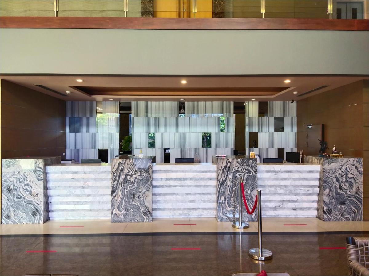 Grand Howard Hotel Банкок Екстериор снимка